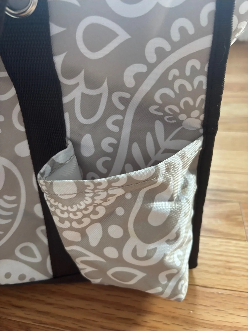 Like new Thirty One Grey Patterned Storage Tote Bag with 5 Exterior Pockets